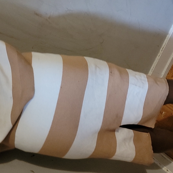 Two Piece Skirt And Croptop - Picture 3 of 4